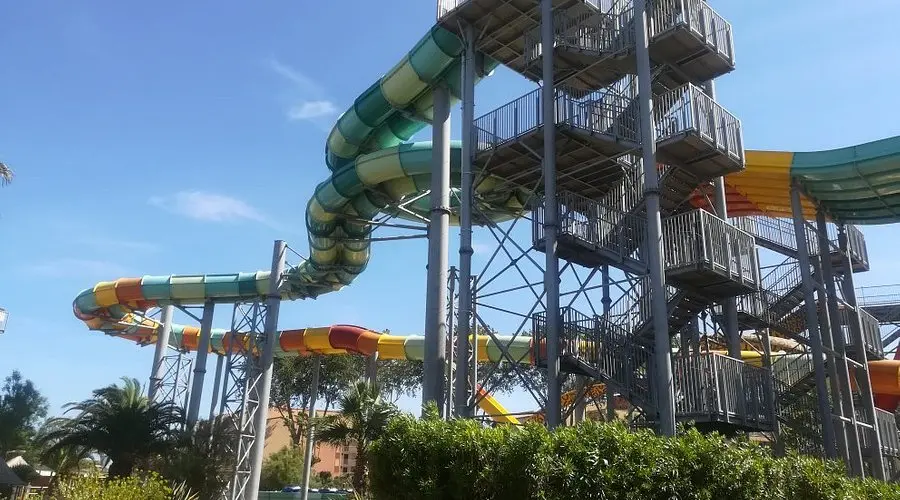 Toboggan sensationnel à aqualand agde près du forme-Hôtel