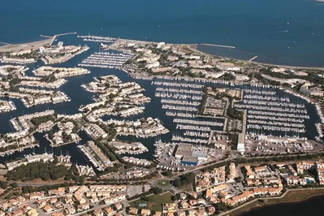 port-camargues proche du forme-hôtel